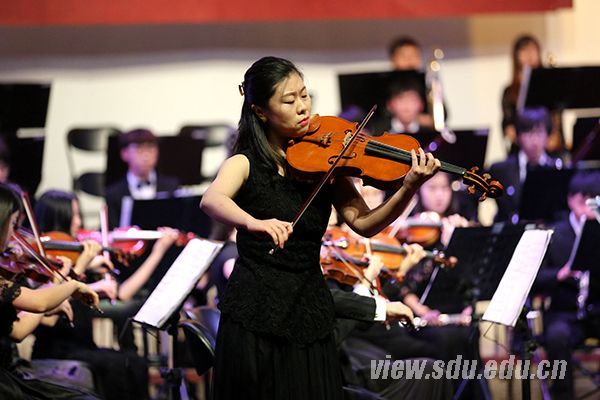 艺术学院举办爱国主义主题交响音乐会